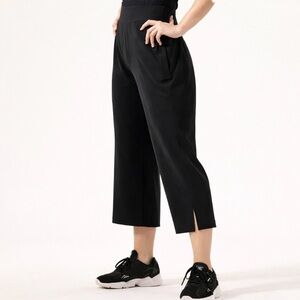 Athleta Cosmic Crop Pant in Black